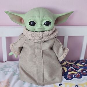 Star Wars the mandalorium baby yoda 12” figurine
